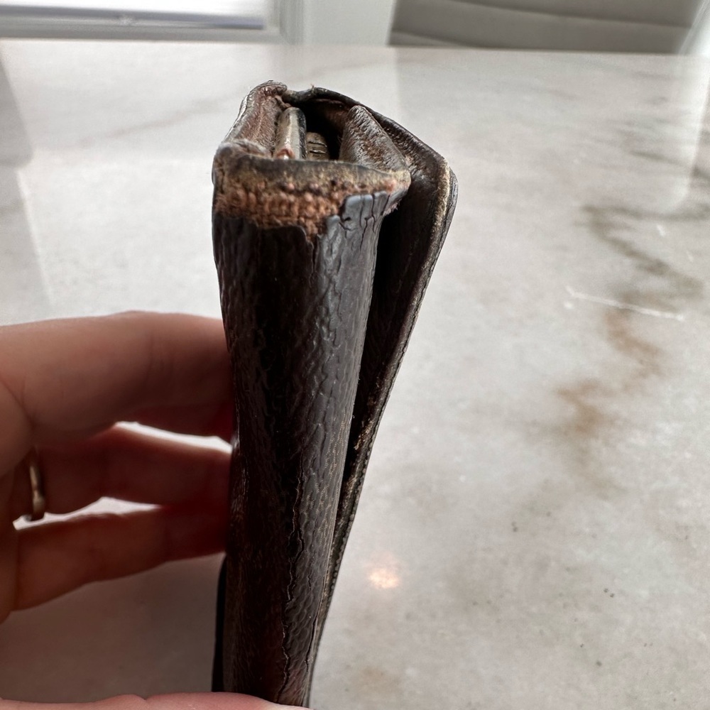 LOUIS VUITTON Monogram 6 Key Holder (CT4127) - Picture 9 of 10